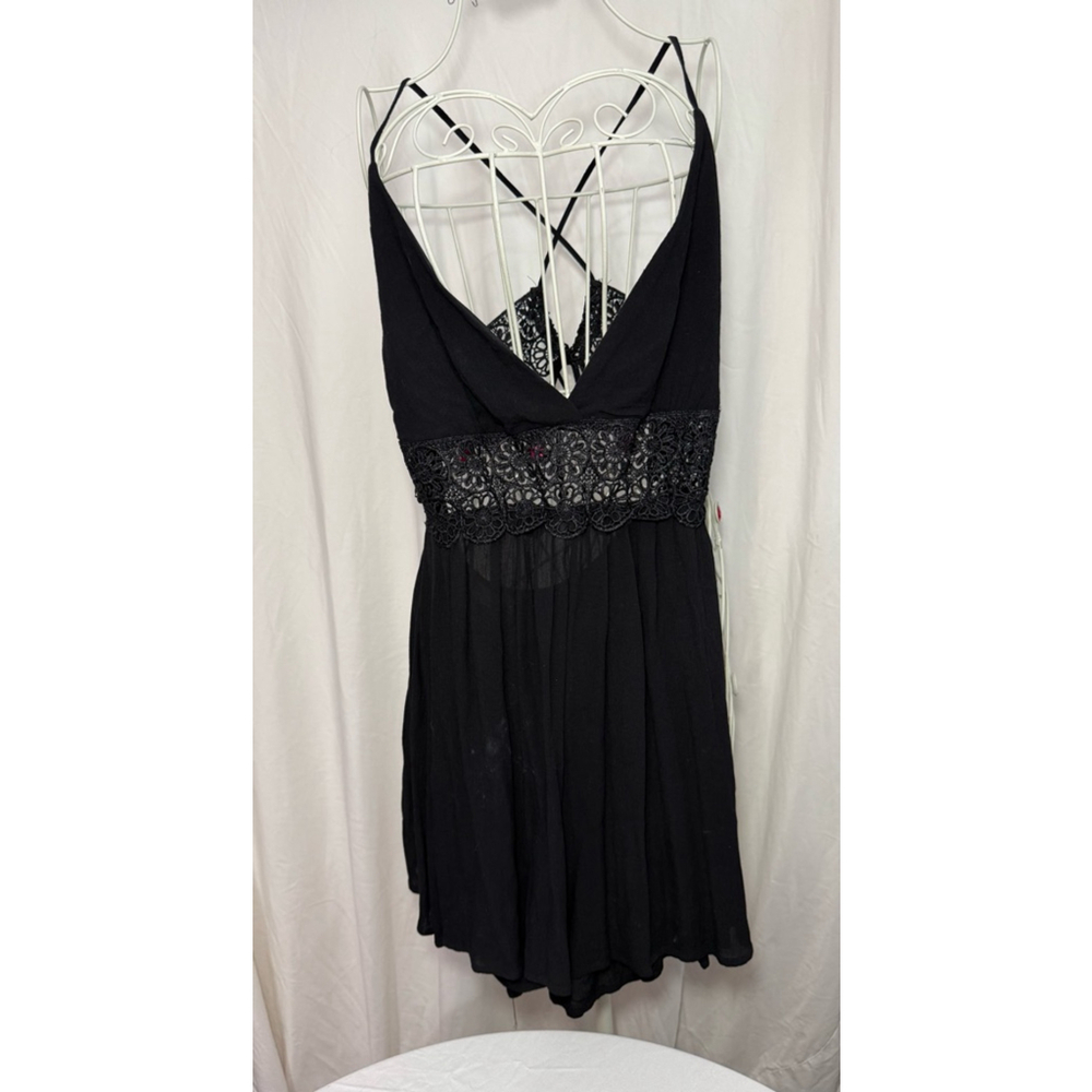 Women's Love Tree Romper Size L Black